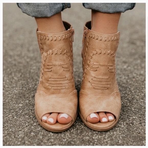 LAST 1💥TAN Woven Peep Toe Booties - Picture 4 of 8